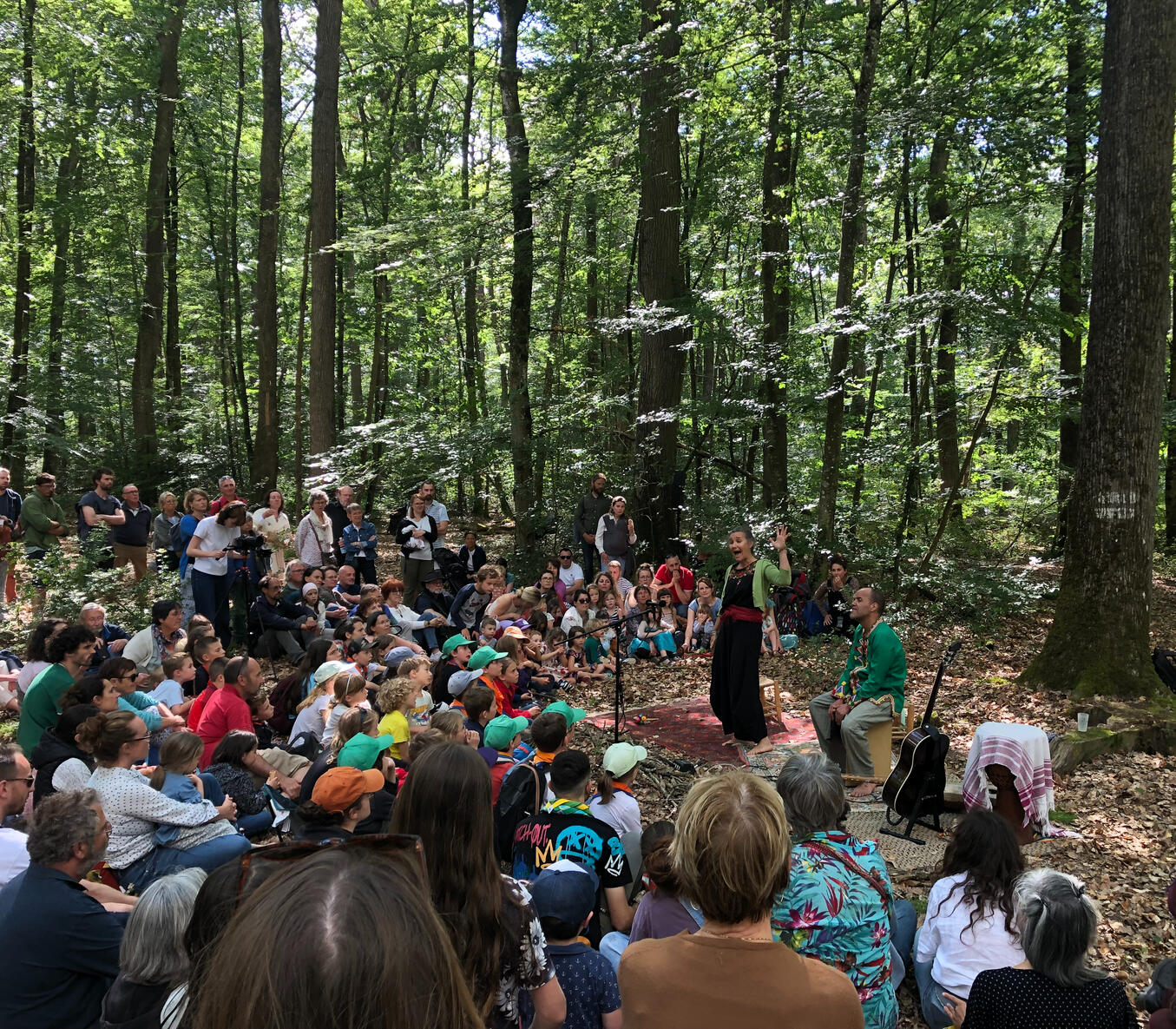 Auprès de mon arbre au festival "La forêt vous murmure" en juin 2024 avec Redouane Bentaleb